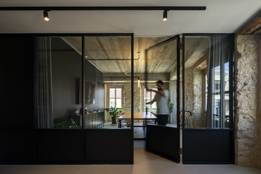 ESQUISSOS Studio / Esquissos - Arquitectura e Consultoria - Imagem 1 de 14