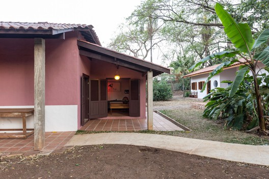 Restauro Casa do Sol (Hilda Hilst) / Tapera Arquitetura e Patrimônio Cultural - Fotografia de Exterior, Porta, Jardim, Aido