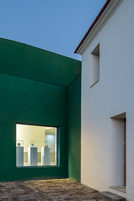 Ponto C - Cultura e Criatividade / Galeria Gabinete - Fotografia de Exterior, Concreto