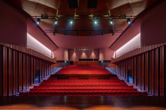 Ponto C - Cultura e Criatividade / Galeria Gabinete - Imagem 27 de 42