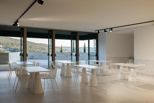 Ponto C - Cultura e Criatividade / Galeria Gabinete - Fotografia de Interiores, Sala de Jantar, Mesa, Cadeira, Vidro