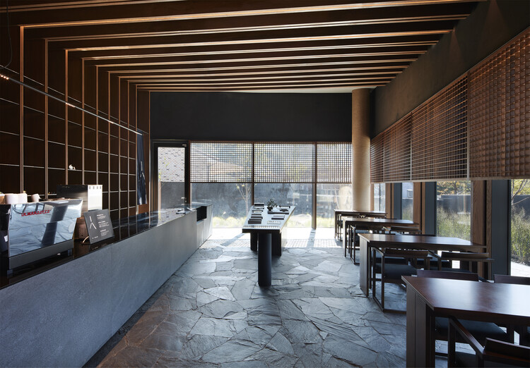 Galería, Hotel y Café SIHOJAE / Itm Yooehwa Architects - fotografía de interiores, cocina, madera, iluminación, mesas, vidrio, sillas