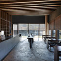 Galería, Hotel y Café SIHOJAE / Itm Yooehwa Architects - fotografía de interiores, cocina, madera, iluminación, mesas, vidrio, sillas