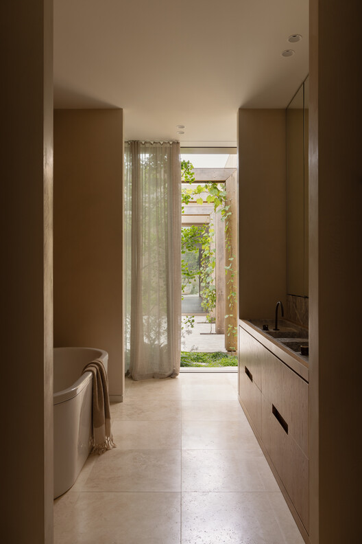 St Kilda Residence / ADDARC - Interior Photography, Wood, Door, Concrete, Bathroom