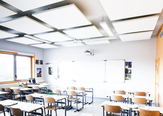 Entre la flexibilidad y la libertad creativa: diseños de cielorrasos modulares que inspiran Entre la flexibilidad y la libertad creativa: diseños de cielorrasos modulares que inspiran - Imagen 7 de 24