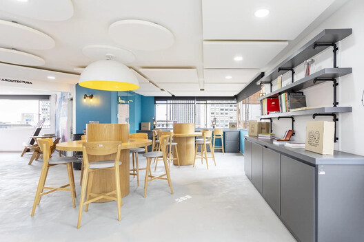 Entre la flexibilidad y la libertad creativa: diseños de cielorrasos modulares que inspiran Entre la flexibilidad y la libertad creativa: diseños de cielorrasos modulares que inspiran - Imagen 8 de 24