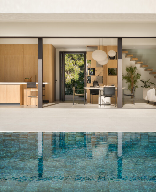 Vivienda unifamiliar Costeres / Pasqual Giner Arquitectura - Fotografía de interiores, vidrios, sillas