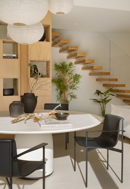 Vivienda Unifamiliar Costeres / Pasqual Giner Arquitectura Vivienda Unifamiliar Costeres / Pasqual Giner Arquitectura - Fotografía interior, Comedor, Madera, Mesas, Sillas