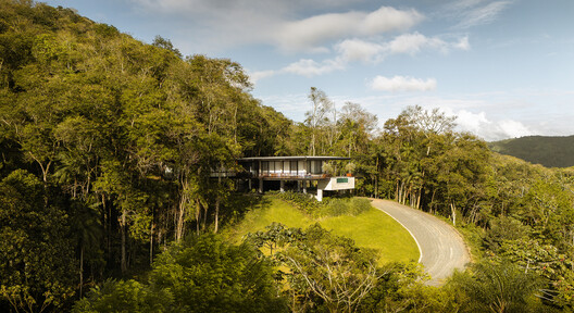 Refugio en la Montaña / VOO® Refugio en la Montaña / VOO® - Imagen 1 de 39