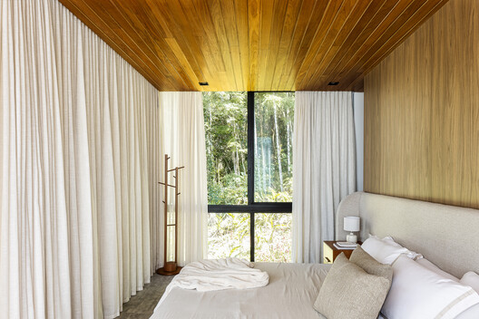 Refugio en la Montaña / VOO® Refugio en la Montaña / VOO® - Fotografía interior, Dormitorio, Madera, Camas