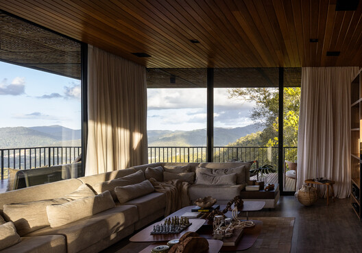 Refugio en la Montaña / VOO® Refugio en la Montaña / VOO® - Fotografía interior, Sala de estar, Madera, Sillas