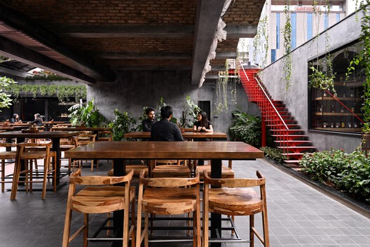 Tabula Rasa 2.0  Restaurant / 23 Degrees Design Shift - Image 8 of 29