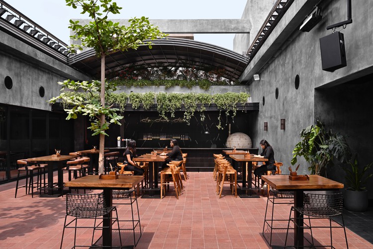 Tabula Rasa 2.0  Restaurant / 23 Degrees Design Shift - Exterior Photography, Restaurants & Bars, Chair