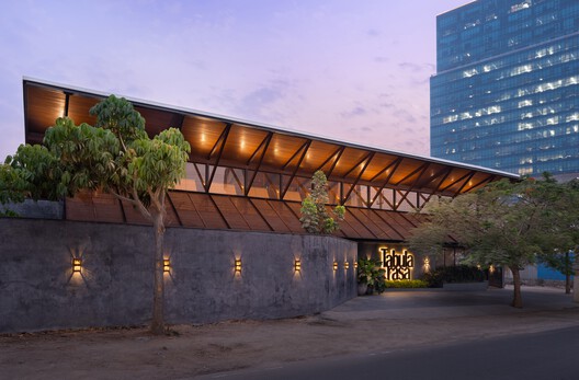 Tabula Rasa 2.0  Restaurant / 23 Degrees Design Shift - Exterior Photography