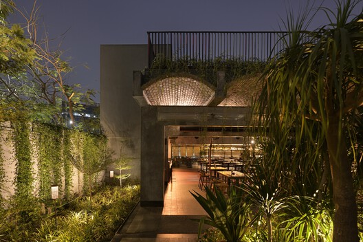 Tabula Rasa 2.0  Restaurant / 23 Degrees Design Shift - Image 23 of 29