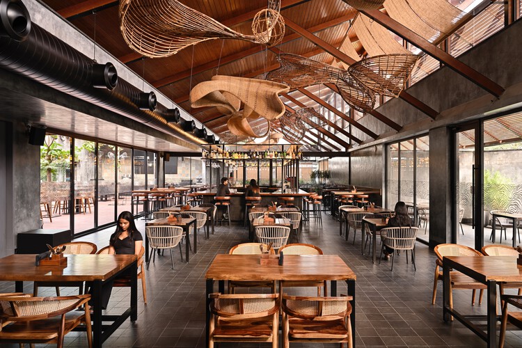 Restaurante Tabula Rasa 2.0 / 23 Degrees Design Shift - Fotografia de Interiores, Sala de Jantar, Madeira, Viga, Cadeira