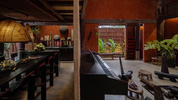 Residência MÔ He’ritage / MÔ he studio - Fotografia de Interiores, Madeira, Iluminação, Cadeira, Viga