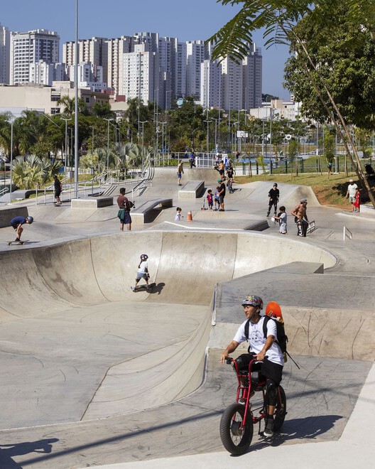 Parque Edson Arantes do Nascimento - Rei Pelé / Biselli Katchborian Arquitetos + Consoante Arquitetura e Integração Parque Edson Arantes do Nascimento - Rei Pelé / Biselli Katchborian Arquitetos + Consoante Arquitetura e Integração - Fotografía exterior