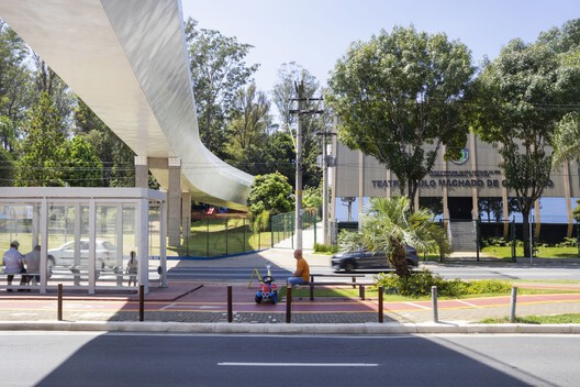 Parque Edson Arantes do Nascimento - Rei Pelé / Biselli Katchborian Arquitetos + Consoante Arquitetura e Integração Parque Edson Arantes do Nascimento - Rei Pelé / Biselli Katchborian Arquitetos + Consoante Arquitetura e Integração - Fotografía exterior