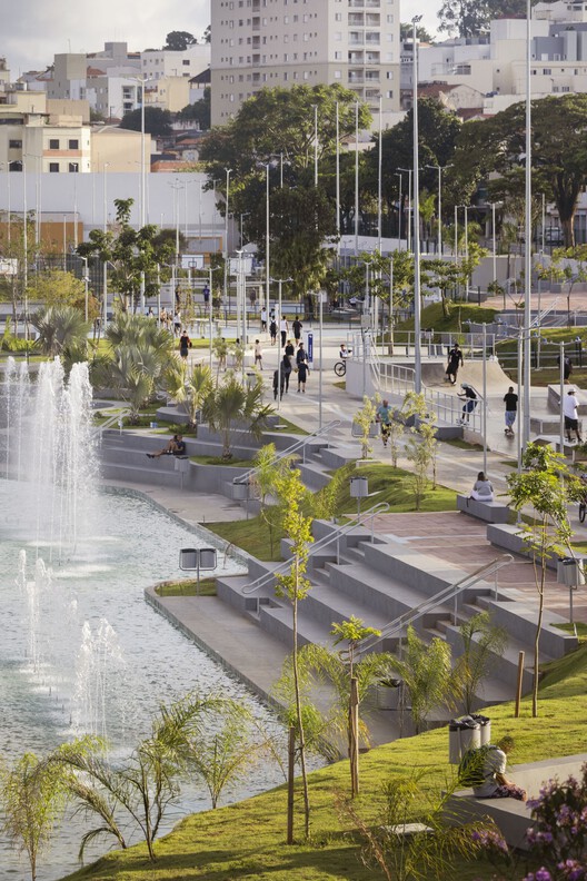 Parque Edson Arantes do Nascimento - Rei Pelé / Biselli Katchborian Arquitetos + Consoante Arquitetura e Integração Parque Edson Arantes do Nascimento - Rei Pelé / Biselli Katchborian Arquitetos + Consoante Arquitetura e Integração - Fotografía exterior