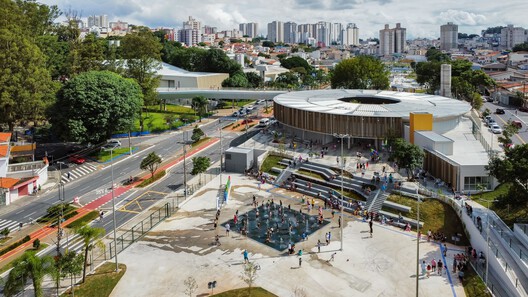 Parque Edson Arantes do Nascimento - Rei Pelé / Biselli Katchborian Arquitetos + Consoante Arquitetura e Integração Parque Edson Arantes do Nascimento - Rei Pelé / Biselli Katchborian Arquitetos + Consoante Arquitetura e Integração - Imagen 1 de 47
