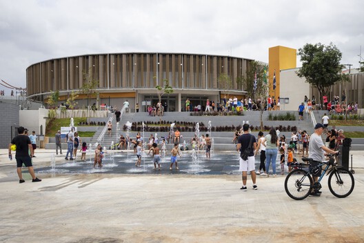 Parque Edson Arantes do Nascimento - Rei Pelé / Biselli Katchborian Arquitetos + Consoante Arquitetura e Integração Parque Edson Arantes do Nascimento - Rei Pelé / Biselli Katchborian Arquitetos + Consoante Arquitetura e Integração - Fotografía exterior, Concreto