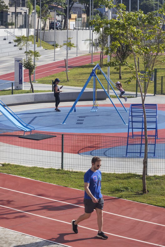 Parque Edson Arantes do Nascimento - Rei Pelé / Biselli Katchborian Arquitetos + Consoante Arquitetura e Integração Parque Edson Arantes do Nascimento - Rei Pelé / Biselli Katchborian Arquitetos + Consoante Arquitetura e Integração - Fotografía exterior