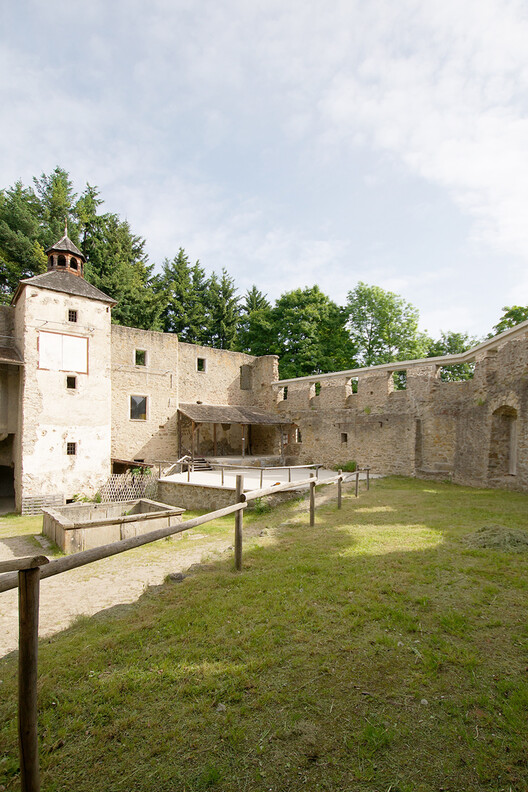 Castle Ruin Reichenau / [tp3] architekten - Image 8 of 24