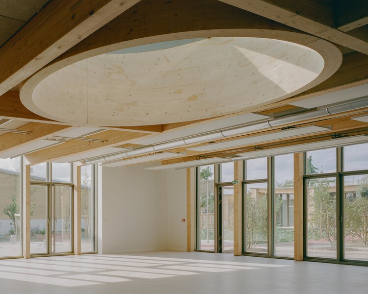 Centro Infantil e Esportivo Parc des Loges / HEMAA - Imagem 4 de 28