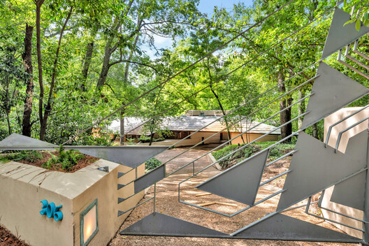 Frank Lloyd Wright’s Fountainhead Residence Purchased by the Mississippi Museum of Art and Prepared for Public Tours - Image 67 of 70