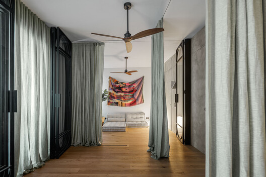 Apartamento Refúgio Urbano / Atelier Réalité - Fotografia de Interiores, Madeira, Iluminação