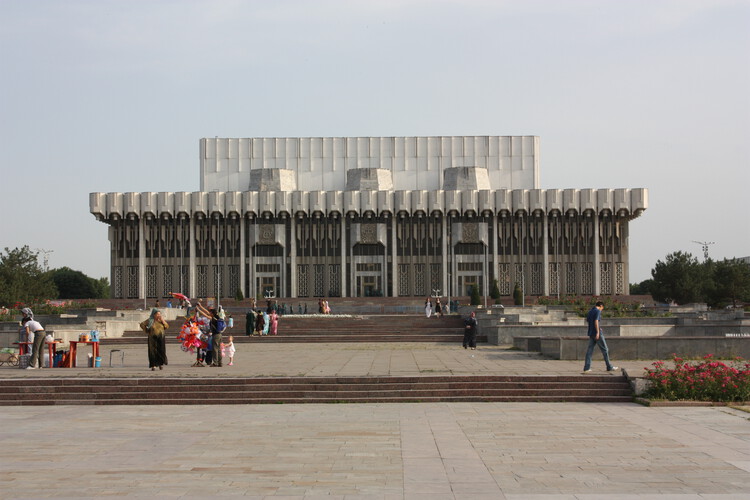 The Aesthetics of Power: Soviet Modernism Meets Uzbek Tradition in Tashkent’s Palace of Peoples’ Friendship - Featured Image