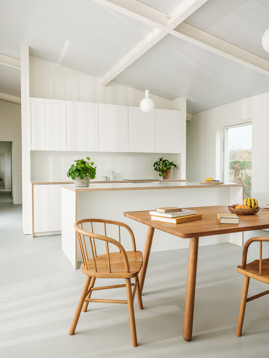 Zero-Carbon Eco Home / Bindloss Dawes Zero-Carbon Eco Home / Bindloss Dawes - Interior Photography, Wood, Table, Chair