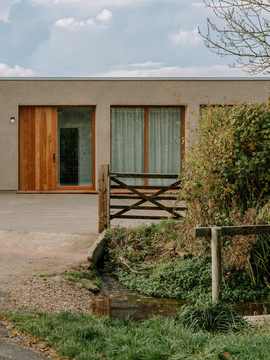 Zero-Carbon Eco Home / Bindloss Dawes Zero-Carbon Eco Home / Bindloss Dawes - Exterior Photography, Wood, Garden, Concrete