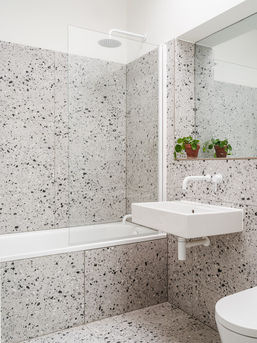 Zero-Carbon Eco Home / Bindloss Dawes Zero-Carbon Eco Home / Bindloss Dawes - Bathroom, Sink, Bathtub