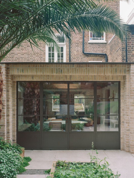 Threshold House / Studio McW Threshold House / Studio McW - Exterior Photography, Wood, Door, Brick, Concrete, Courtyard