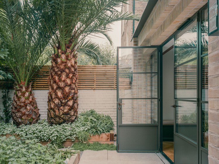 Threshold House / Studio McW - Exterior Photography, Garden, Courtyard