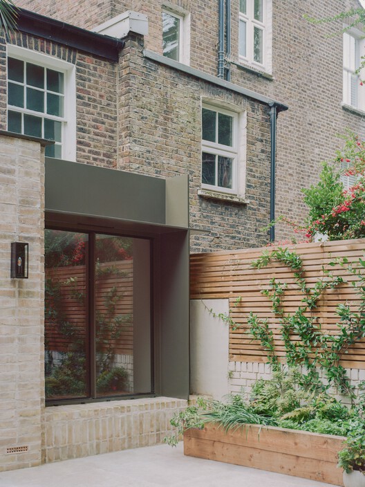 Threshold House / Studio McW Threshold House / Studio McW - Exterior Photography, Brick, Facade, Concrete, Garden, Courtyard