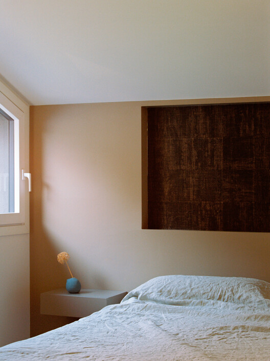 The Gray Race House / Rinaldo Del Nero The Gray Race House / Rinaldo Del Nero - Interior Photography, Bedroom, Wood, Bed, Lighting