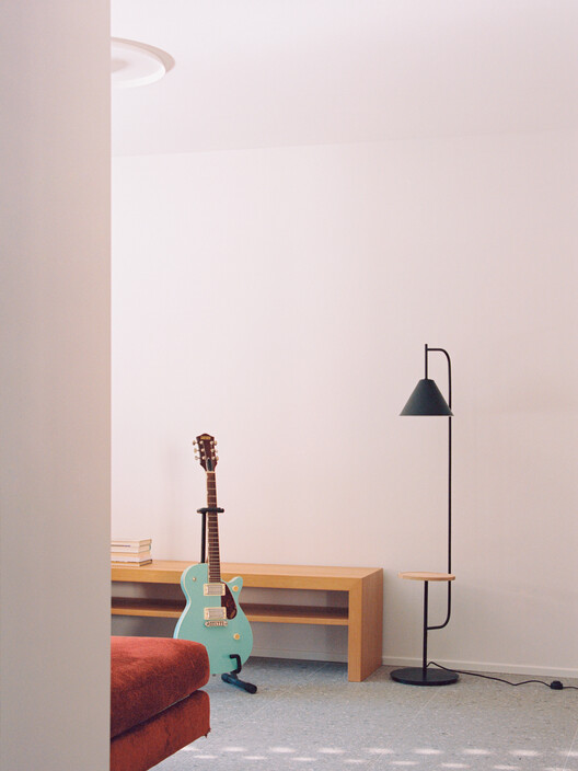 The Gray Race House / Rinaldo Del Nero The Gray Race House / Rinaldo Del Nero - Interior Photography, Wood, Lighting, Chair