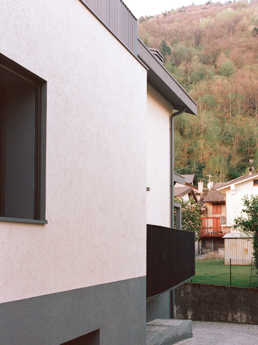 The Gray Race House / Rinaldo Del Nero The Gray Race House / Rinaldo Del Nero - Exterior Photography, Concrete, Balcony