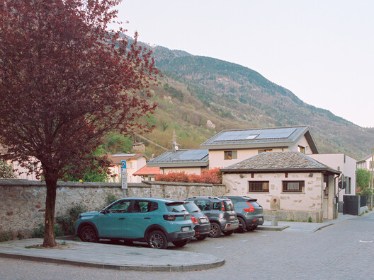 The Gray Race House / Rinaldo Del Nero The Gray Race House / Rinaldo Del Nero - Exterior Photography
