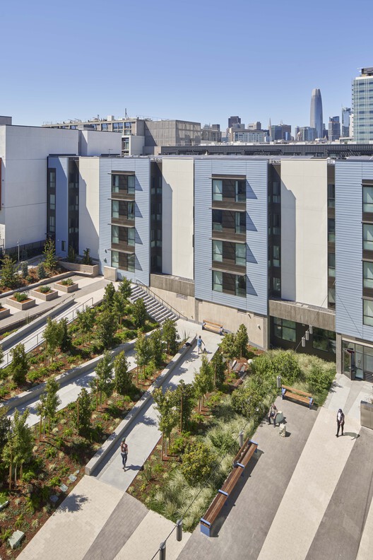 Edwin M. Lee Apartments  / LMS Architects - Exterior Photography, Courtyard