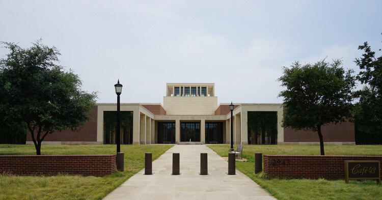 Robert A.M. Stern, Influential American Architect and Educator, Passes Away at 86 - Image 4 of 5