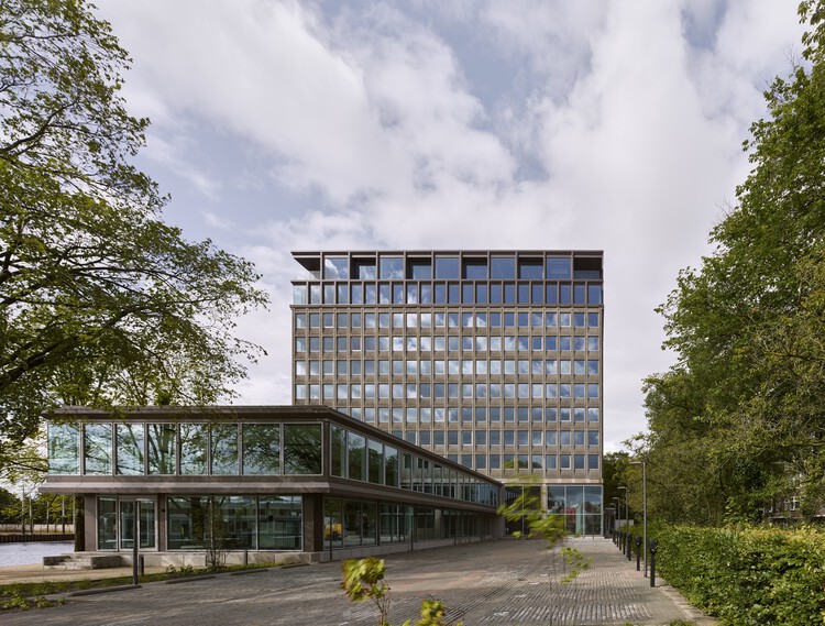 Staal-Kade Office Building Transformation / Office Winhov - More Images