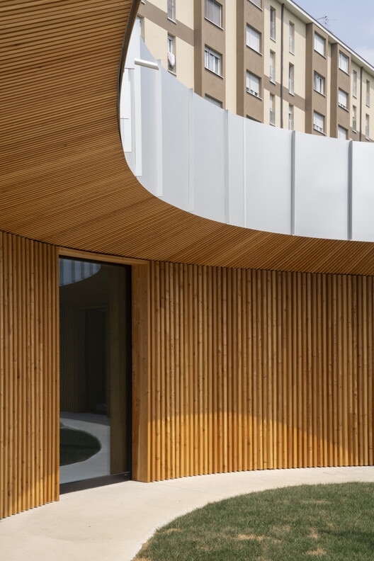 Punto Luce Socio-Educational Center / AOUMM Punto Luce Socio-Educational Center / AOUMM - Image 9 of 13