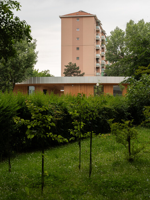 Punto Luce Socio-Educational Center / AOUMM Punto Luce Socio-Educational Center / AOUMM - Exterior Photography, Garden
