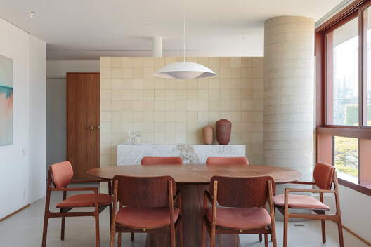 Apartamento Alba / MDH.arq + Nathalia Lorena Arquitetura - Fotografia de Interiores, Madeira, Mesa, Cadeira