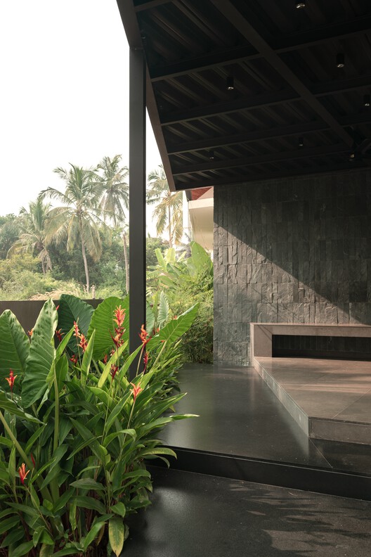 Residência Borda Infinita / TROPICAL TONES - Imagem 27 de 34