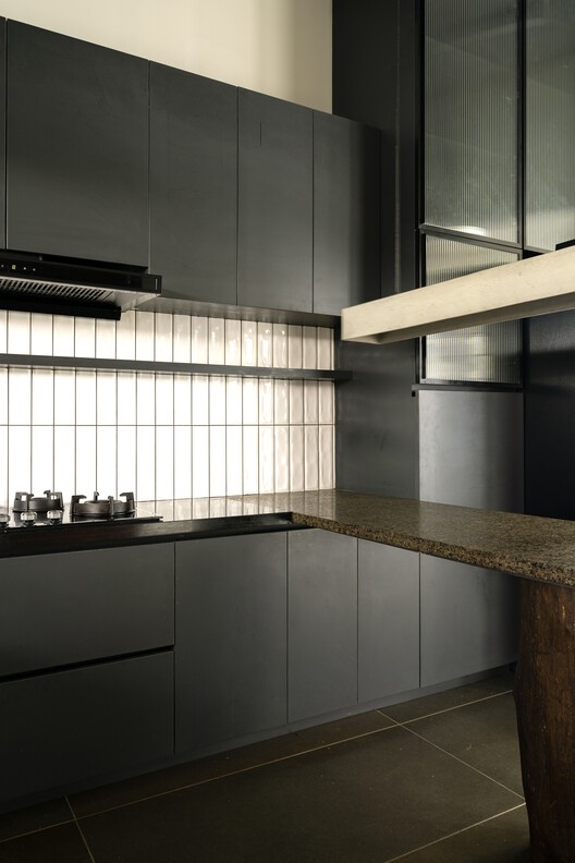 Residência Borda Infinita / TROPICAL TONES - Fotografia de Interiores, Cozinha, Iluminação, Bancada, Vidro